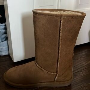 bear paw boots never worn